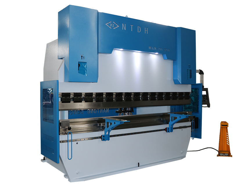 WE67K-200/3200 Servo CNC Press Brake